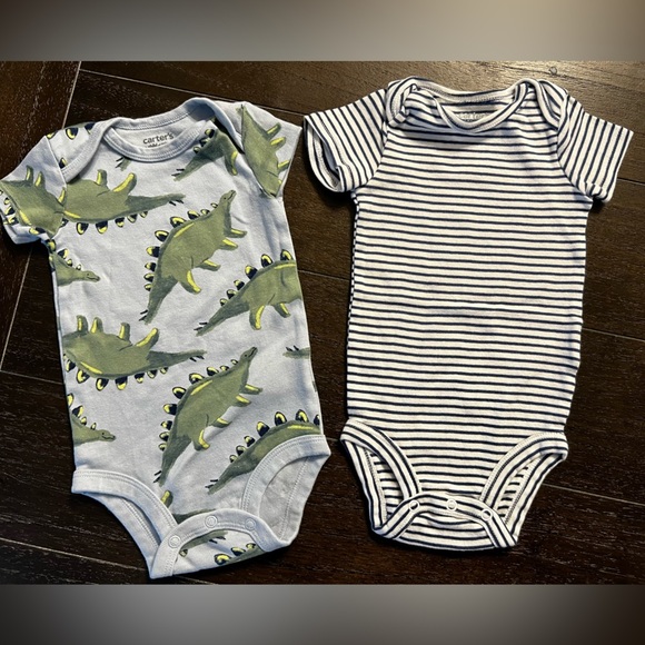 Infant baby Carter’s 3-6M bundle - two onesies, hoodie and sweatpants - Picture 2 of 8